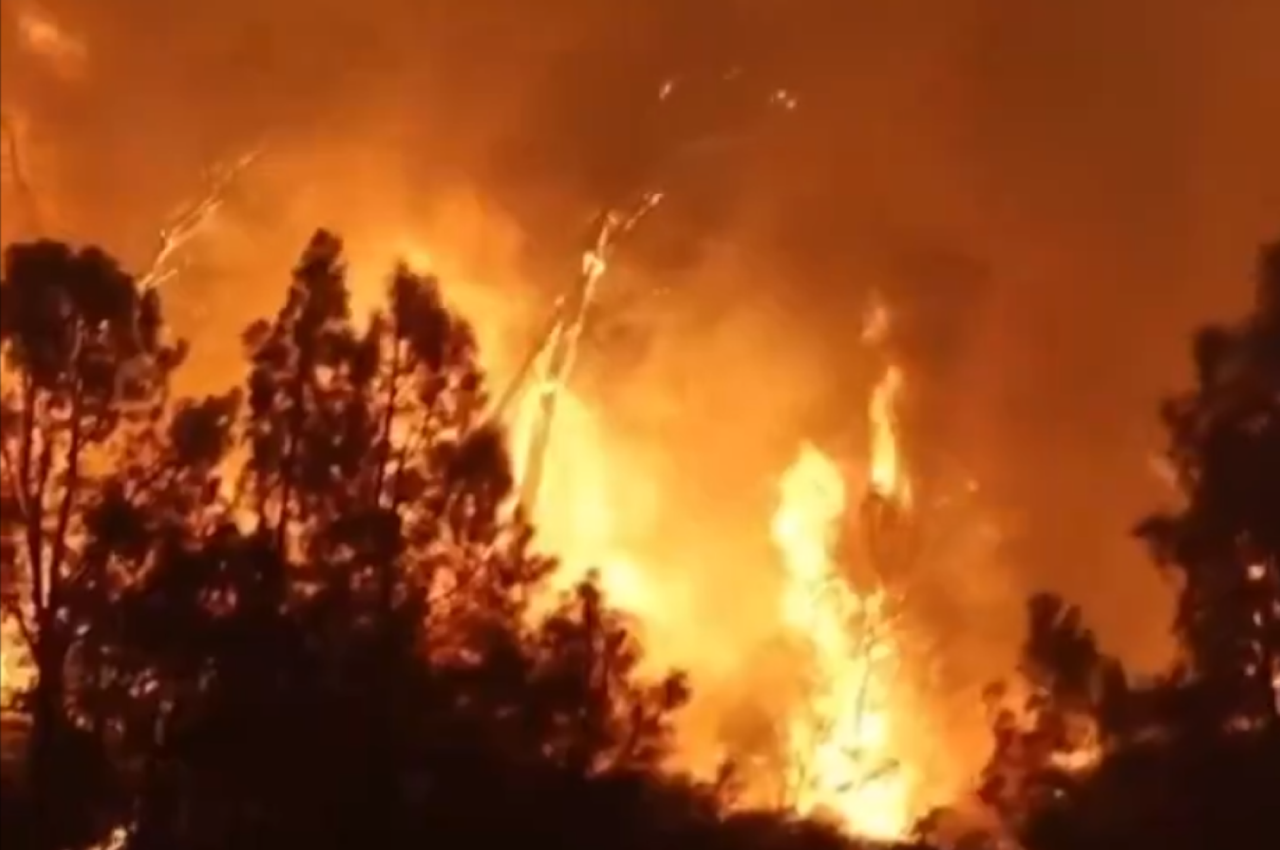 California, devastată de un „MEGAINCENDIU” care a pârjolit deja peste 500 de km² de teren. Un bărbat, suspectat că ar fi provocat incendiul, arestat