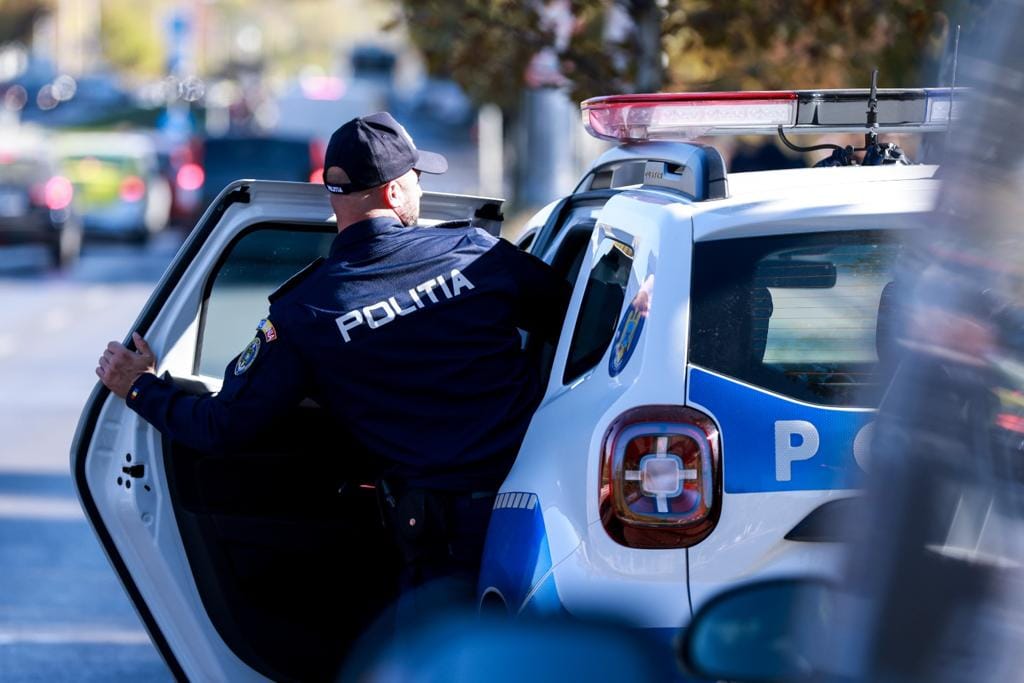 Caz șocant în sectorul 5. Un bărbat căra într-un cărucior CADAVRUL în descompunere al iubitei sale