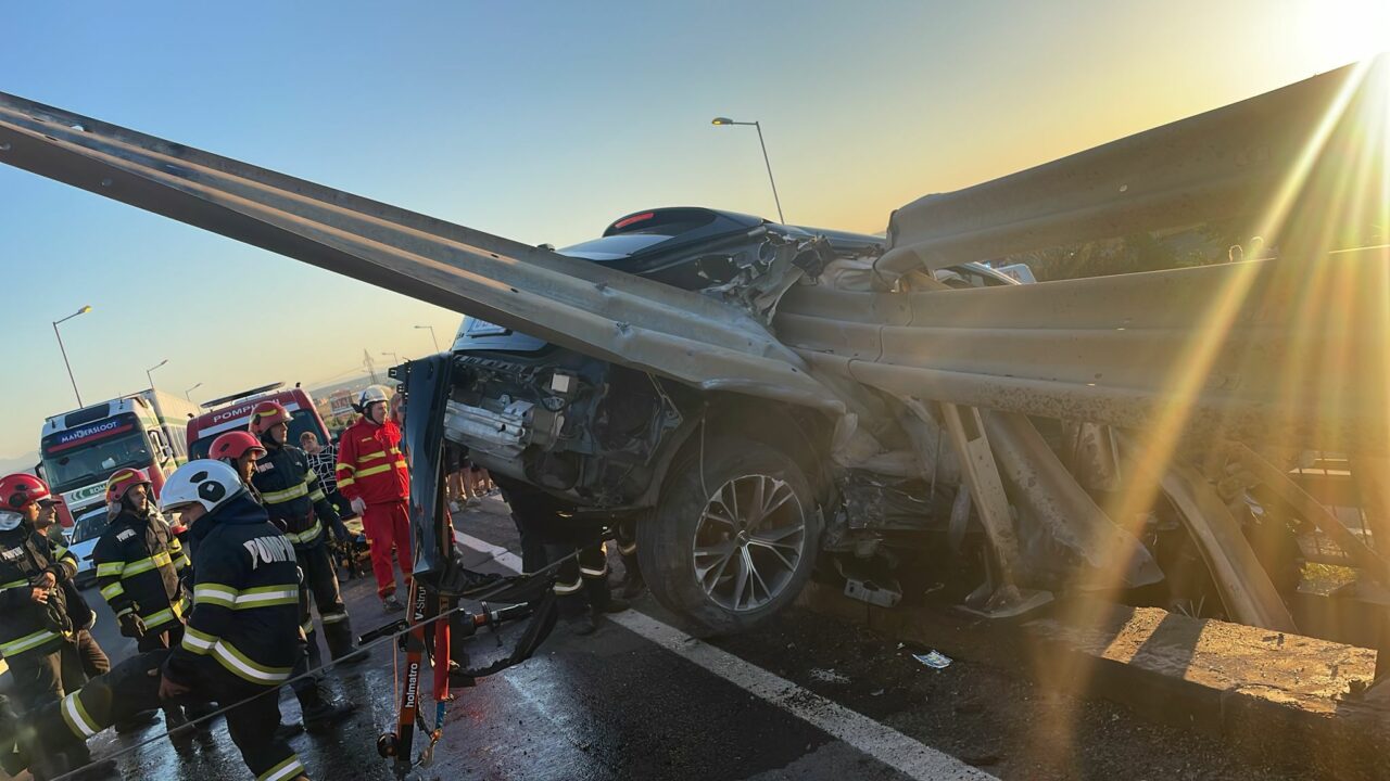Accident mortal pe DN 1. Șoferul a rupt glisiera ce separă benzile de circulație