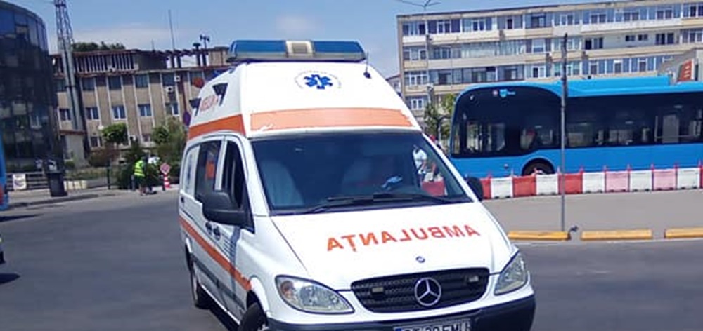Bărbat, lovit pe un drum din Argeș și lăsat să MOARĂ. Un trecător a chemat Ambulanța, dar victima a decedat