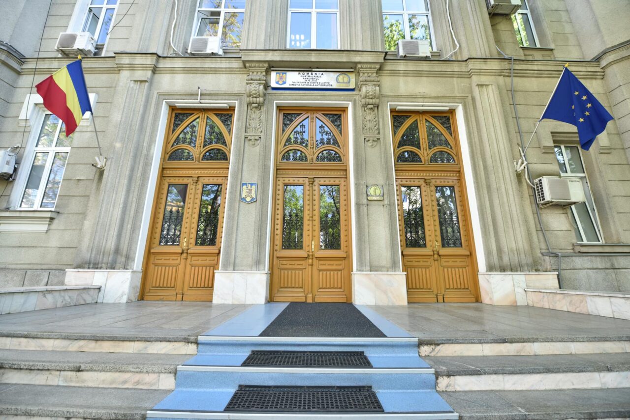 Ofițerul de la Combaterea Criminalității Organizate care i-ar fi dat unui milionar informații dintr-un dosar penal a fost REȚINUT de DNA