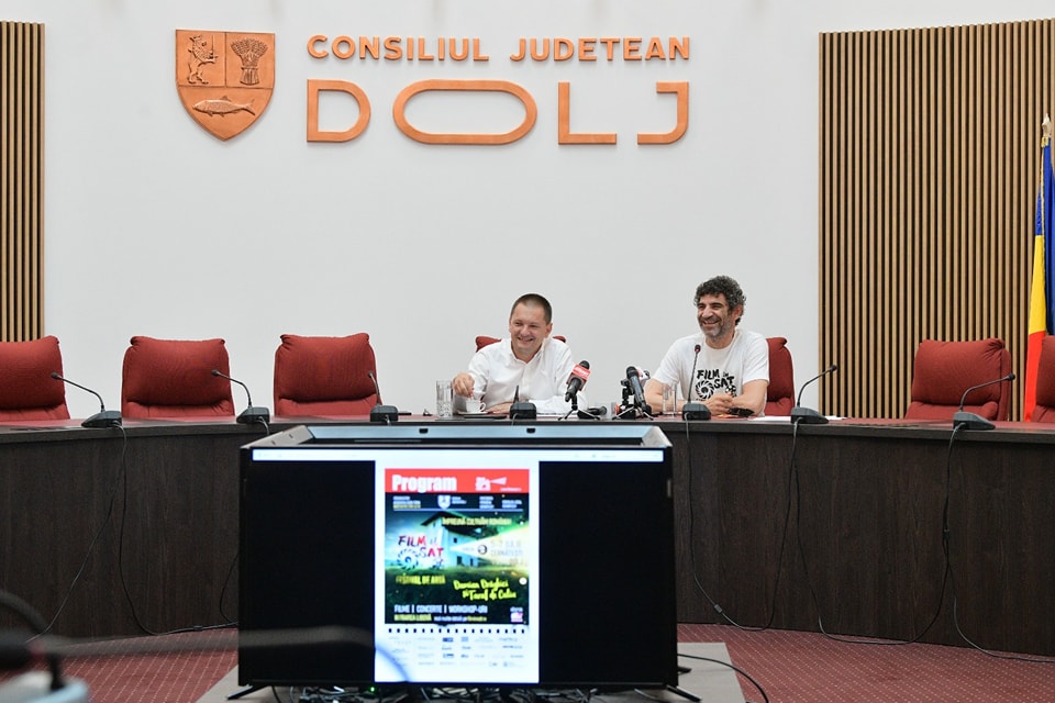 Festivalul de Artă „Film în Sat” – Cernătești, Dolj, ediția a II-a | Actorul Toma Cuzin a prezentat artiștii și noutățile proiectului cultural