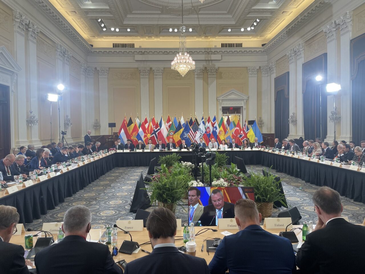 Nicolae Ciucă, la summitul NATO: „În cei 75 ani de existență, alianța a oferit securitatea necesară consolidării democrației și dezvoltării economiei”