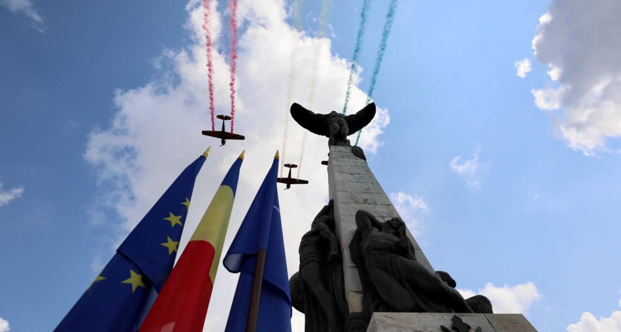 Marcel Ciolacu îi felicită pe toți AVIATORII români / „Profesionalismul și devotamentul lor față de țară merită respectul nostru, al tuturor”