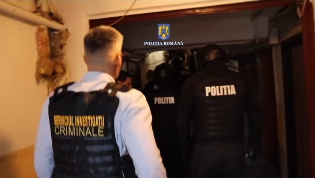 Dosar de proxenetism în Dâmbovița. Prejudiciu de 250.000 €, prin metoda LOVERBOY