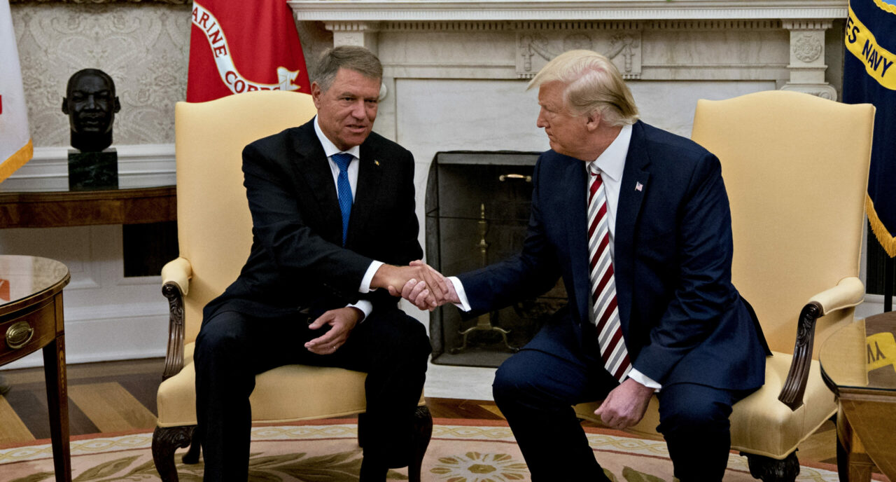 Klaus IOHANNIS, îngrozit de atacul asupra fostului președinte TRUMP. „Violența și agresivitatea nu sunt atribute ale vreunei democrații”