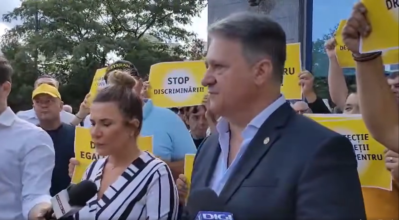 AUR protestează în fața ASF împotriva discriminării șoferilor din București și ILFOV/Polițele plătite de aceștia, mai mari față de restul țării