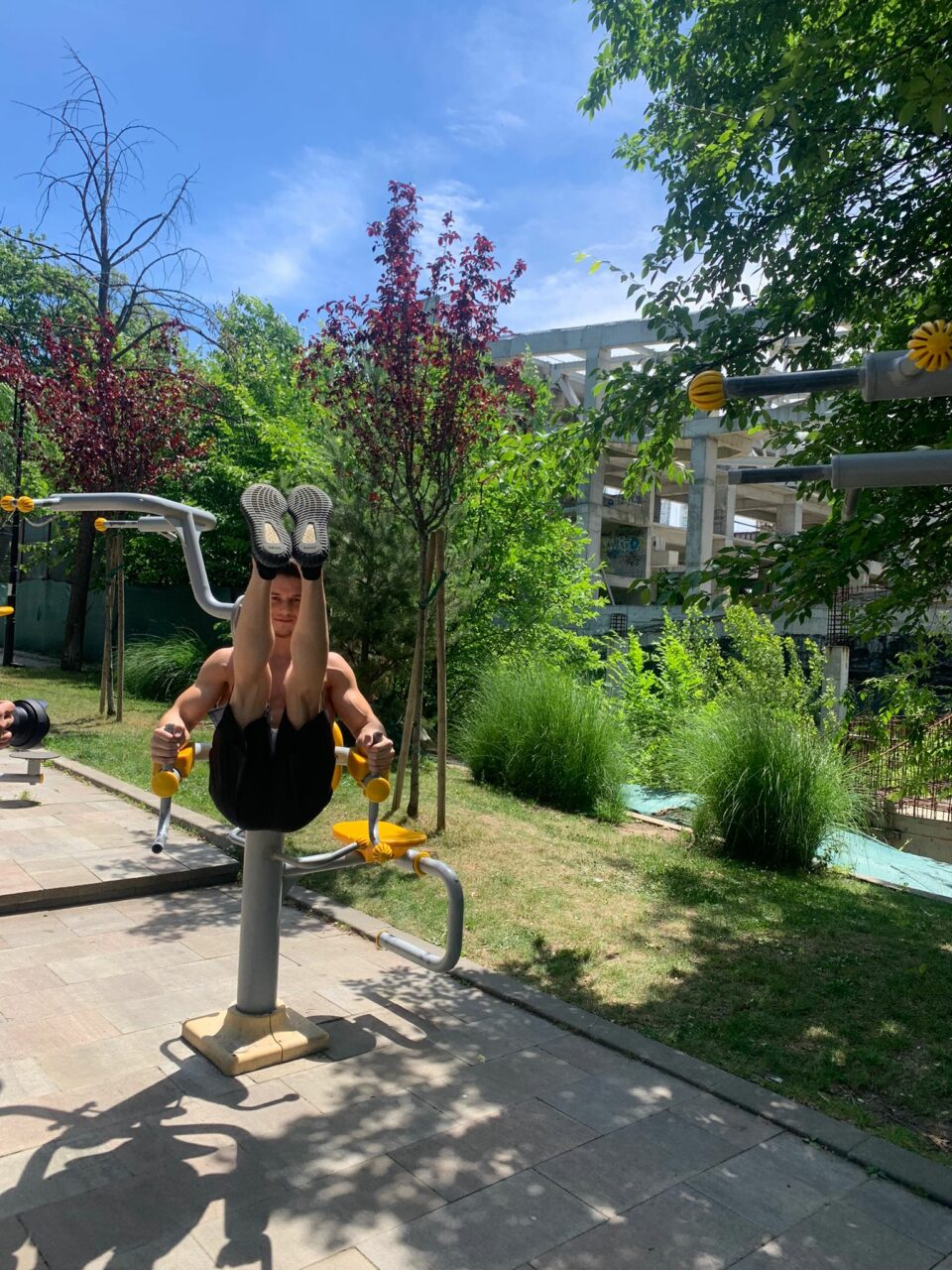 Singurul gimnast român care merge la JO Paris 2024 s-a antrenat la bustul gol, în public, la 36 de grade Celsius!