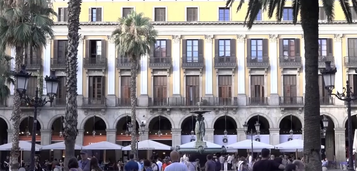 Zeci de mii de case din BARCELONA urmează să iasă din circuitul turistic, după mai multe proteste ale localnicilor
