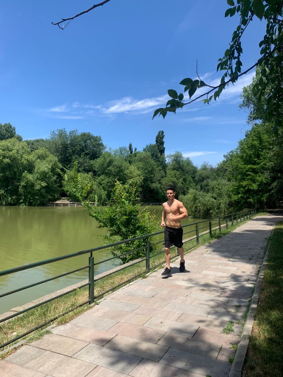 Cum ne păstrăm masa musculară. Chiar dacă facem sport regulat, ne trebuie pauză de mișcare la fiecare 60 – 80 de minute la muncă