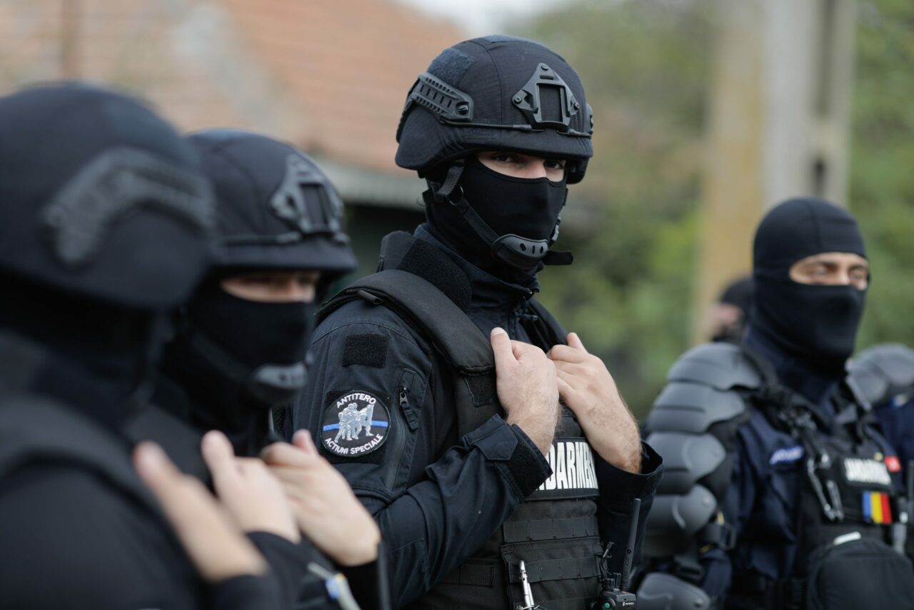 SANCȚIUNI contravenţionale, în valoare totală de 32.400 Lei, după meciul Dinamo – Petrolul