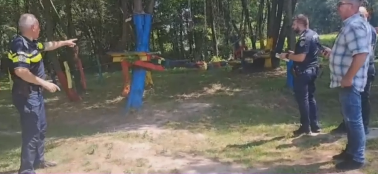 Patru copii au fost RĂNIȚI, după ce o tiroliană s-a rupt într-un parc de distracții din Hunedoara. Care e starea victimelor