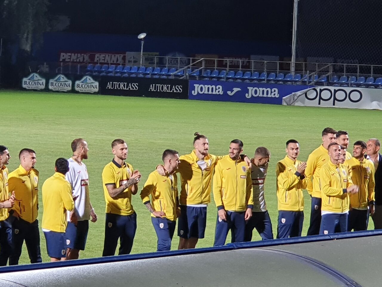 Naționala României a revenit după miezul nopții ACASĂ! Fanii i-au așteptat la Mogoșoaia. VIDEO