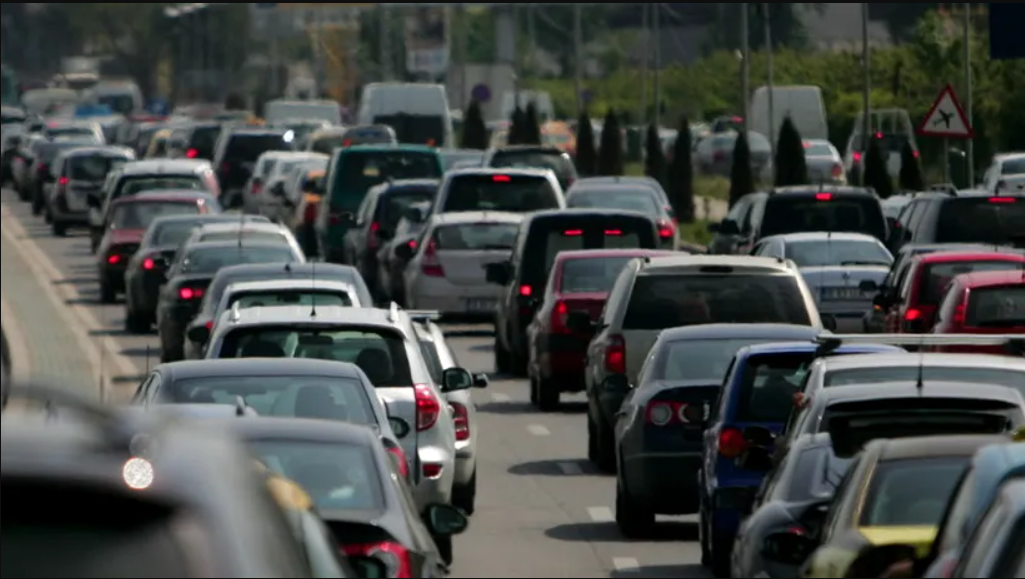 Coloane kilometrice și TRAFIC îngreunat pe DN1, după ce Valea Oltului s-a închis: „O jumătate de oră, 5 kilometri. Se circulă rău”