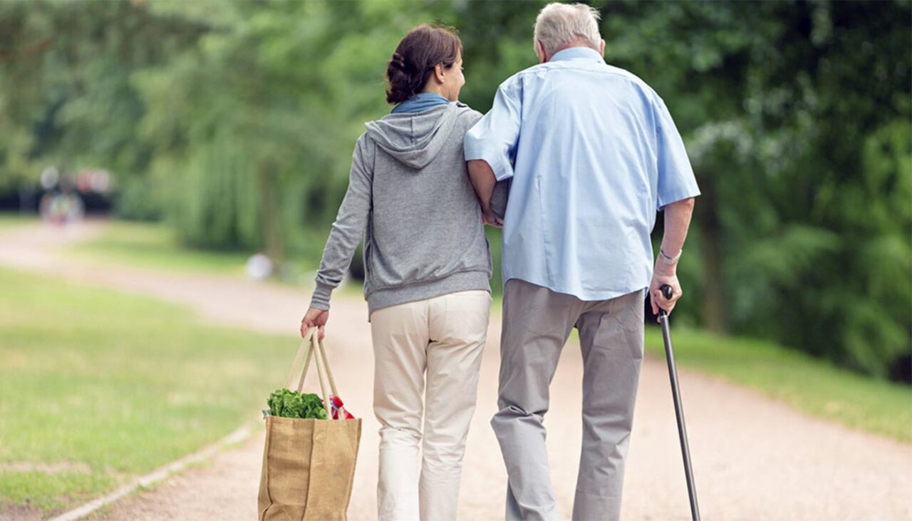 Ce a pățit o tânără, după ce s-a angajat ca badantă în apartamentul unui pensionar de 72 de ani. Ce a pus-o să facă bătrânul