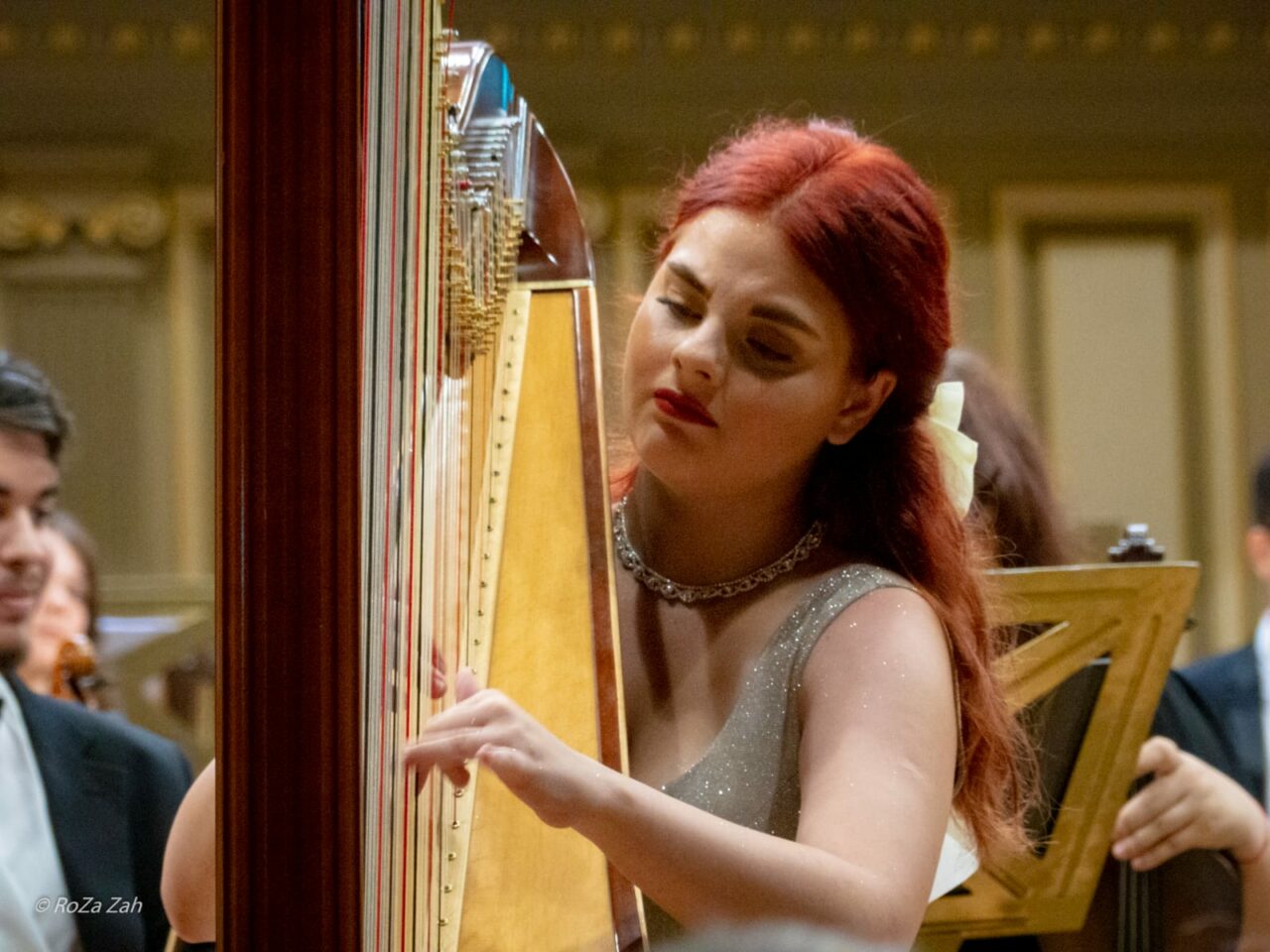 POVESTEA tinerei care cântă muzica zeilor la harpă, pe marile scene ale lumii. „Singurul instrument despre care am crezut că există doar în desene”