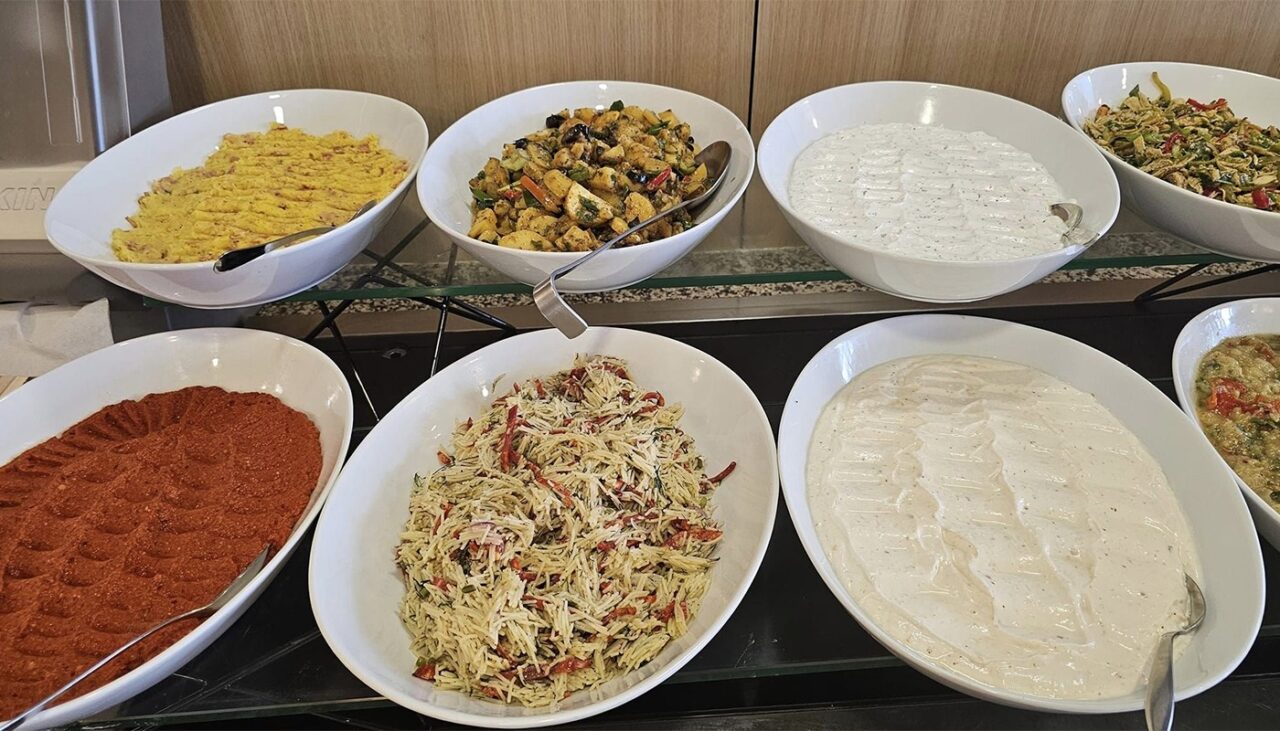 Ce a primit să mănânce la cină o turistă din România, la „all inclusive” în Bulgaria: „Când intri în restaurant, miroase a…”