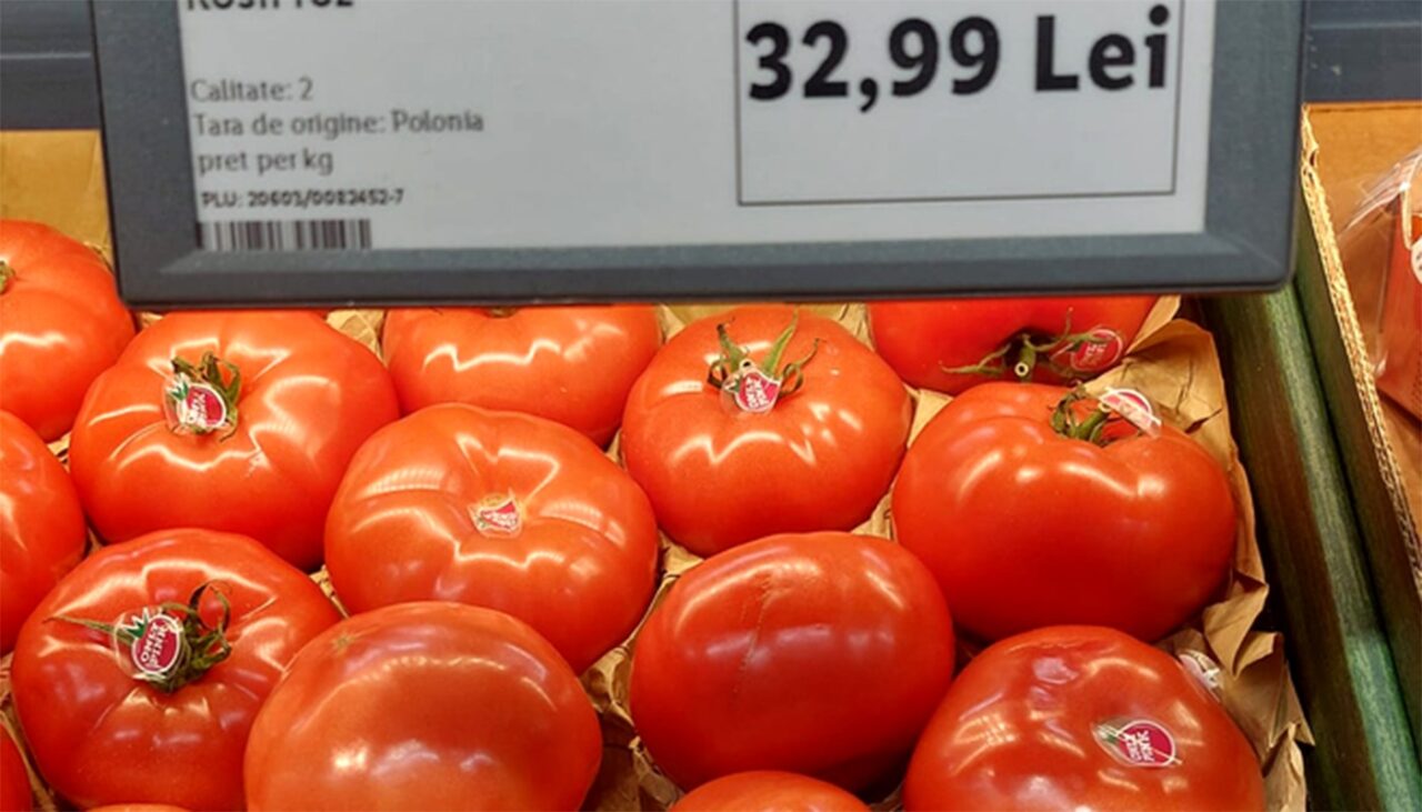 O femeie din Cluj-Napoca a cumpărat 1 kg de „roșii țărănești” din supermarket. Ajunsă acasă, a înlemnit: Ce a găsit în interiorul roșiilor