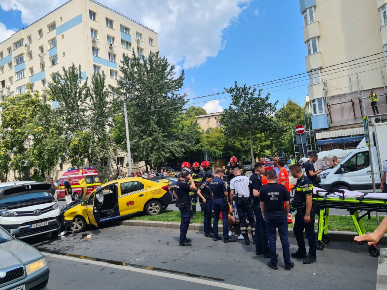 Scene IREALE în București! Un șofer beat, fără permis și cu mașina FURATĂ a provocat patru accidente rutiere