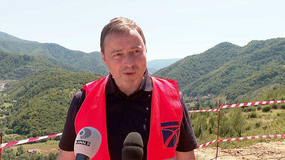 Tronsonul de autostradă Curtea de ARGEȘ-Tigveni, realizat aproape de 50%/ Cristian PISTOL: A montat până acum 36 din cele 96 de grinzi ale viaductului