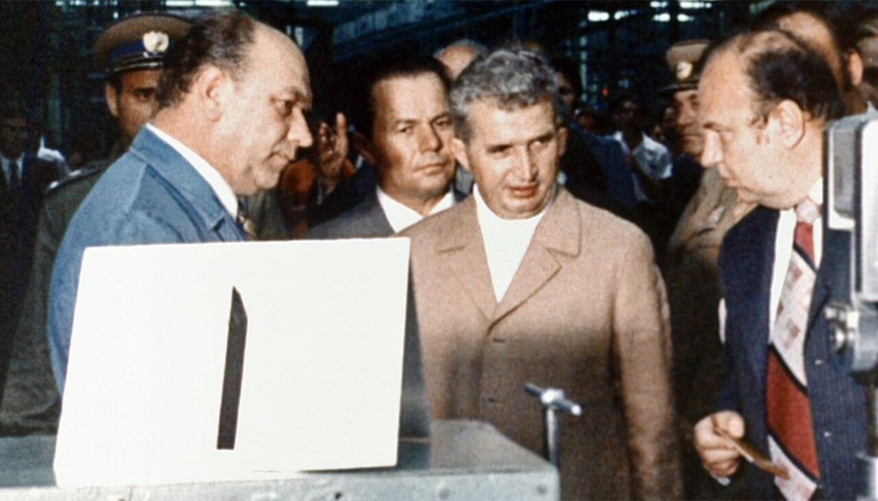 Meseria populară pe vremea lui Ceaușescu, dar care acum e pe cale de dispariție. Ion din Iași este unul dintre puținii români care o mai practică
