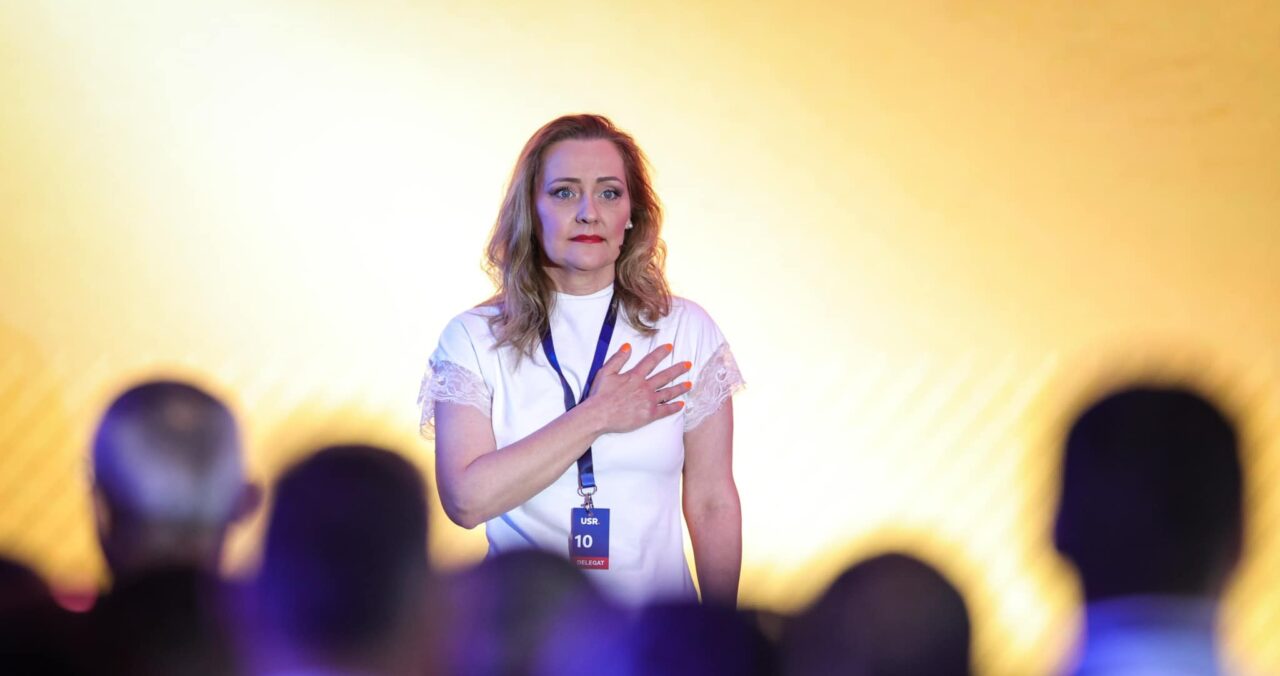 Fiica Elenei Lasconi ar fi întreținută financiar doar de TATĂ/Fostul cumnat al candidatei USR: Mi-e scârbă de discursurile ei/Oana: Am votat-o pe mama