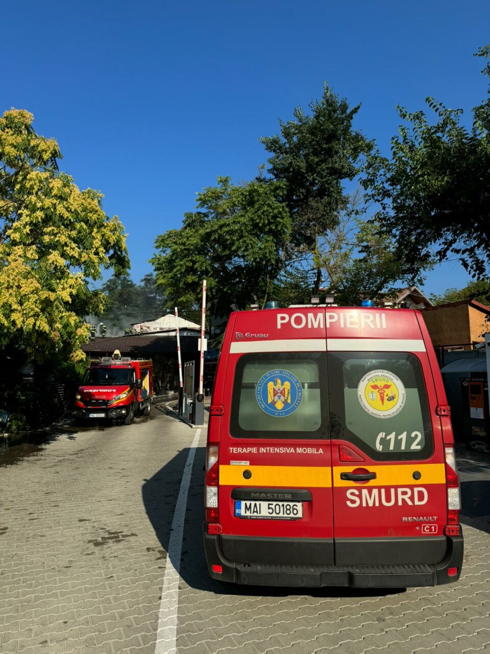 Incendiu puternic în incinta Academiei „Năstase & Marica Sports Club”, din zona Pipera / ISU București: „Există risc de propagare”