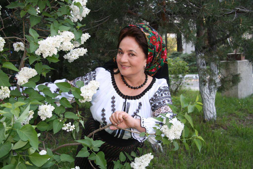 Scandal monstru la o nuntă din Iași. Laura Lavric, acuzată că și-a LOVIT un coleg de breaslă, în fața mirilor. Poliția a deschis dosar penal