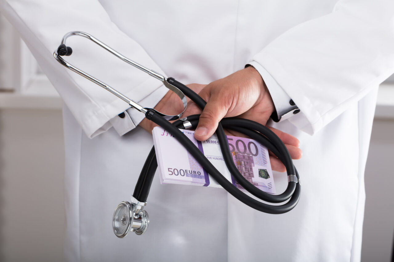 Medic: „Sistemul medical, grav afectat de Pile, Cunoştinţe şi Relaţii. Angajații de la saloanele de beauty, mai bine plătiți decât medicii”
