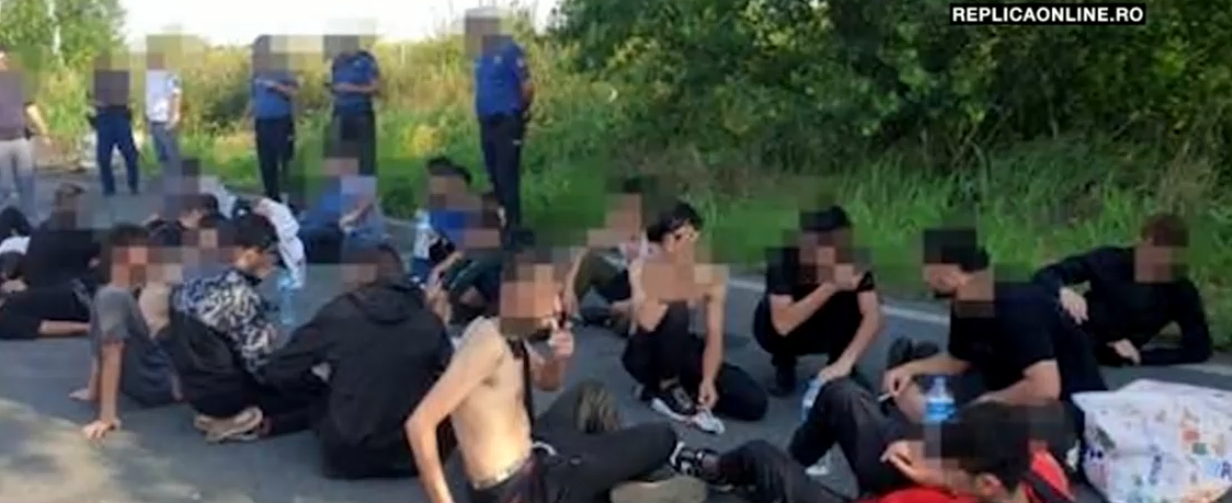 Zeci de migranți, între care o femeie și doi copii, găsiți într-un TIR turcesc în Vama Nădlac. Toți erau deshidratați, unul fiind în stare gravă