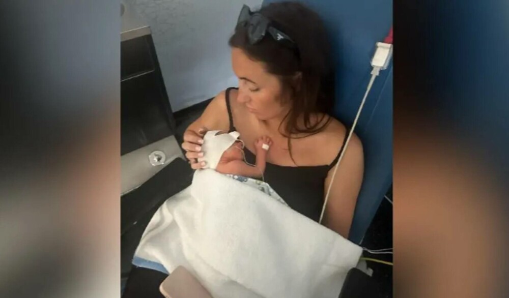 O tânără a născut în timp ce era în vacanță în Spania. Acum, nu se poate întoarce acasă și a rămas și FĂRĂ bani