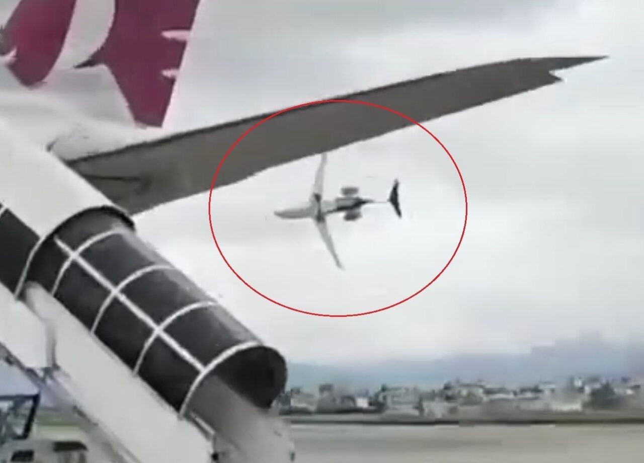 Un avion s-a prăbușit imediat după decolare, în Nepal. Pilotul este singurul supraviețuitor/Aeronava s-a prăbușit într-o zonă locuită a capitalei