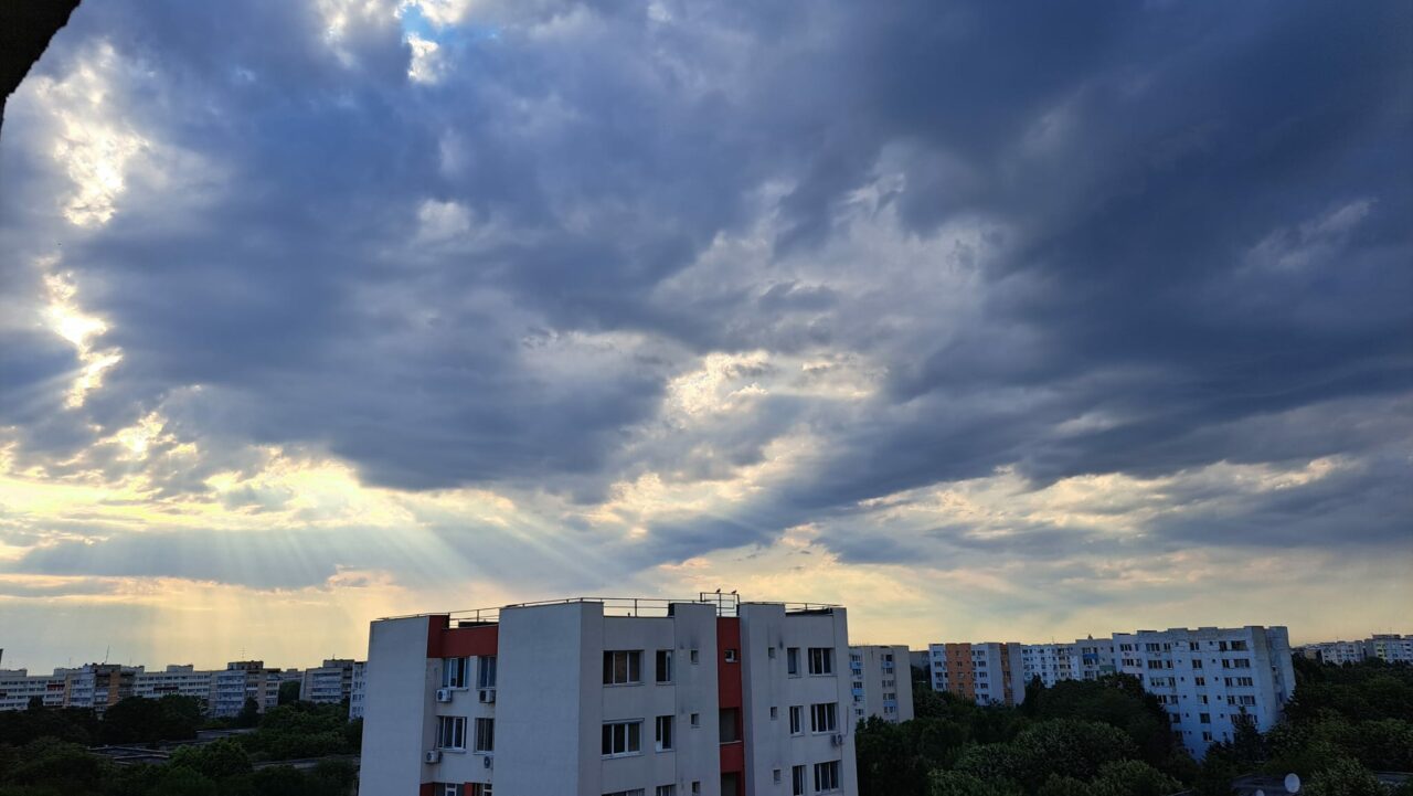 Atenționare cod galben de VIJELIE  și grindină în București, în intervalul orar 17:35 – 18:30, emisă de ANM