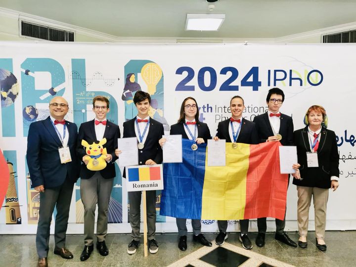 Rezultat excepțional: Elevii români, CAMPIONI OLIMPICI la fizică în Iran. Trei medalii de aur, două de argint!