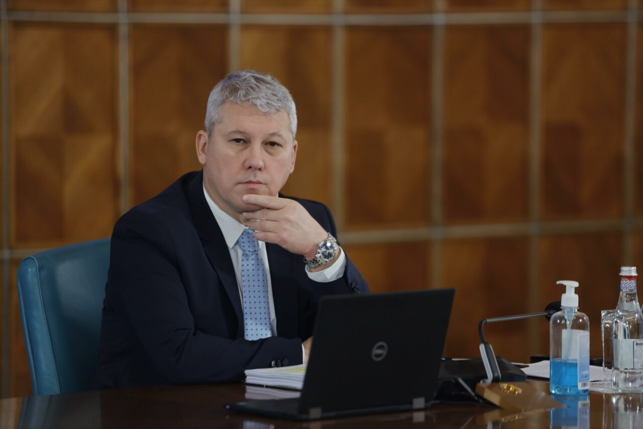 Ministrul Cătălin Predoiu despre prioritatea în drepturi, în OUG 84/2024: E ca la semafor. Dai unuia verde, altul stă pe roșu.