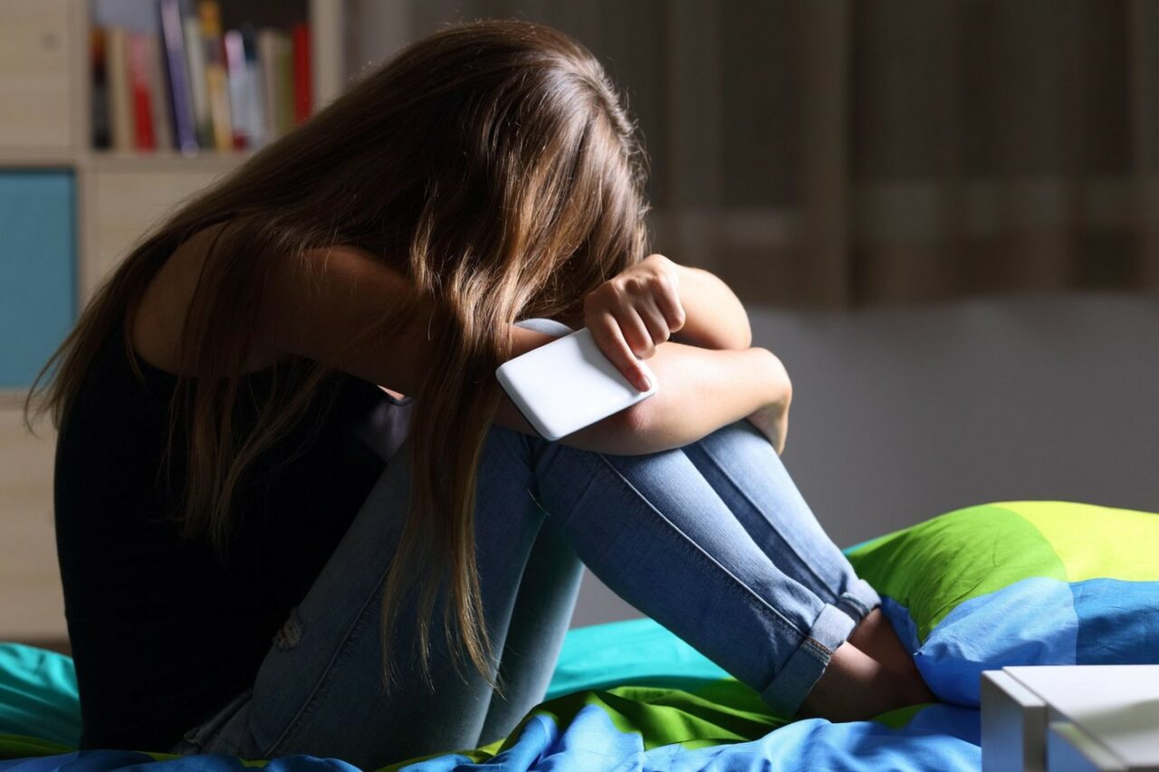 Tânără din Brașov, salvată în ultimul moment după ce a încercat să se SINUCIDĂ. Cine a dat alarma