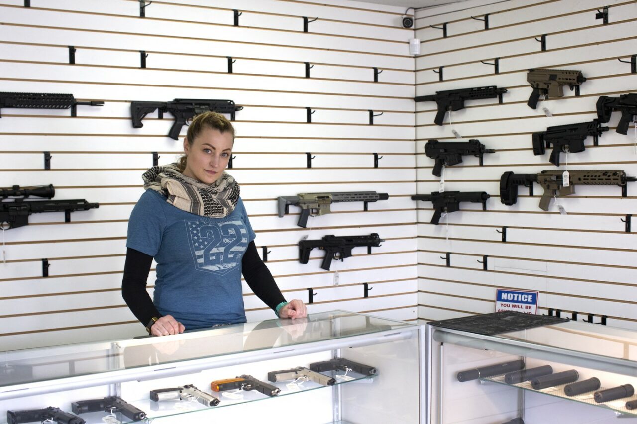 CTP: „Trump este o altă victimă a posesorilor americani de arme de foc din comerț”. Armele de foc por fi cumpărate de la Walmart