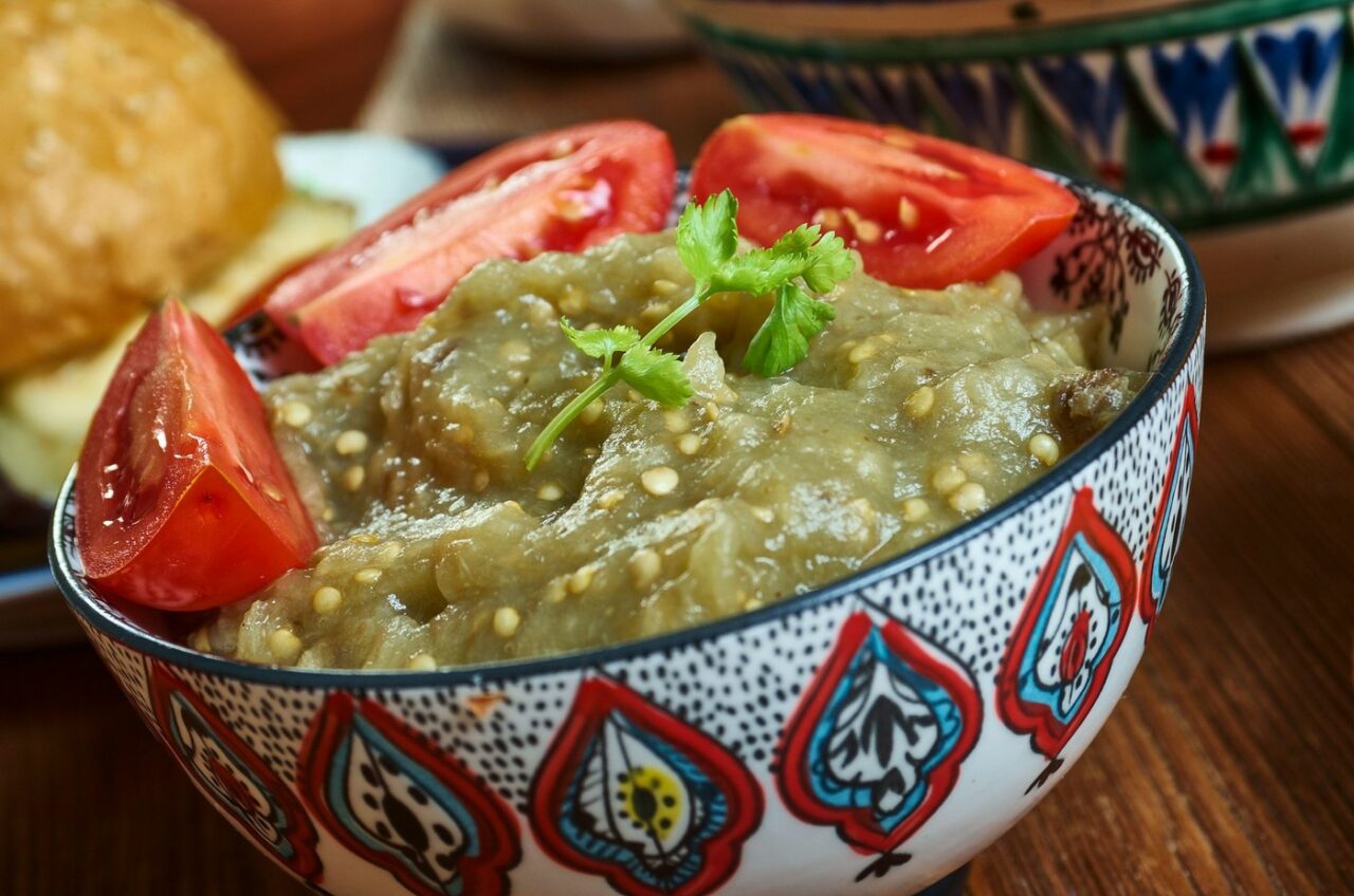 Ingredientul secret cu care poți albi salata de VINETE. Trucul sunt folosit de bucătari pentru un preparat perfect