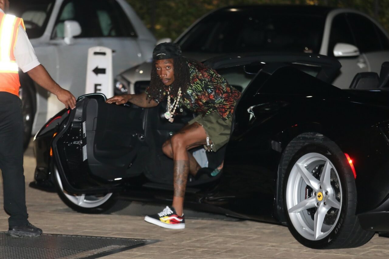 Poll GÂNDUL: Care credeți că este măsura corectă în cazul lui Wiz Khalifa, cercetat pentru deținere de droguri?