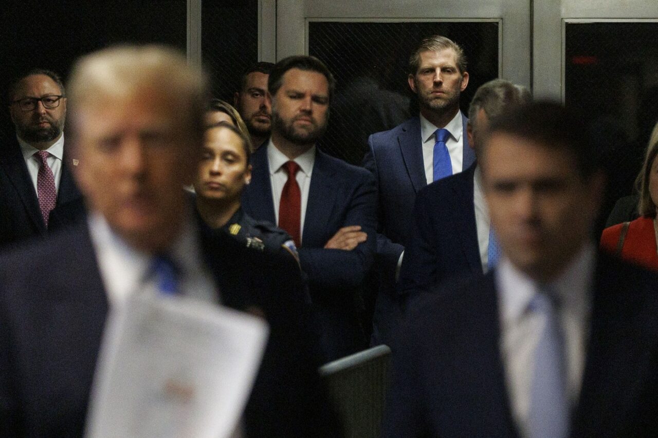Reuters: ”În trecut, J.D. Vance l-a comparat pe Trump cu HITLER /Acum candidează în tandem”