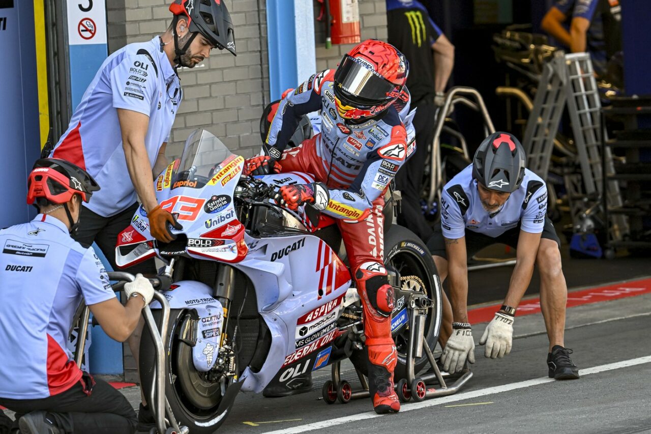 Marc Márquez suferă o depunctare drastică pe circuitul MOTO GP din Assen. Presiunea slabă din pneuri l-a coborât în clasament