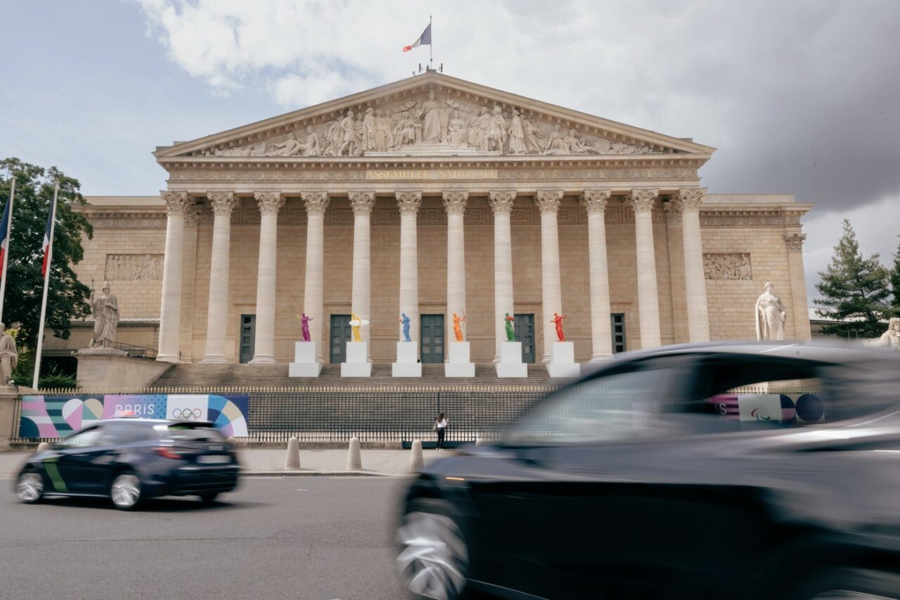 Bloomberg: UMILINȚA electorală suferită de Emmanuel Macron este un semnal de rău augur pentru Europa