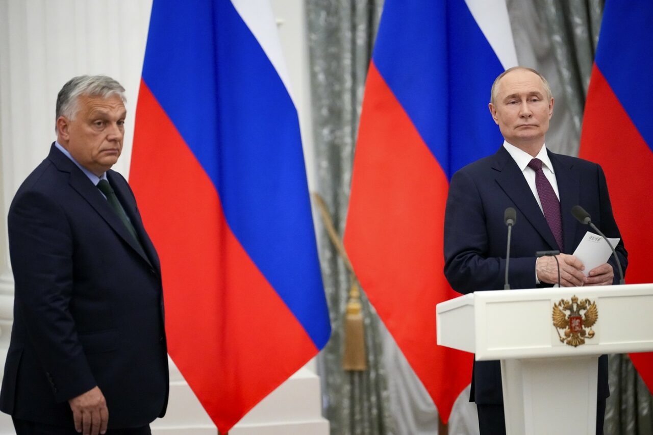 Culisele vizitei lui Viktor Orbán la Moscova. Putin „șlefuiește” VERIGA SLABĂ a Occidentului, liderul Ungariei vrea să tragă o carte câștigătoare