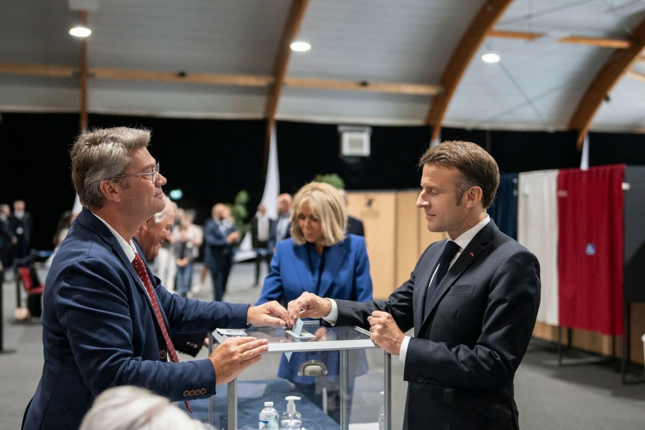 Macron A PIERDUT alegerile /Franța riscă să fie neguvernabilă din cauza manevrelor populiste ale președintelui