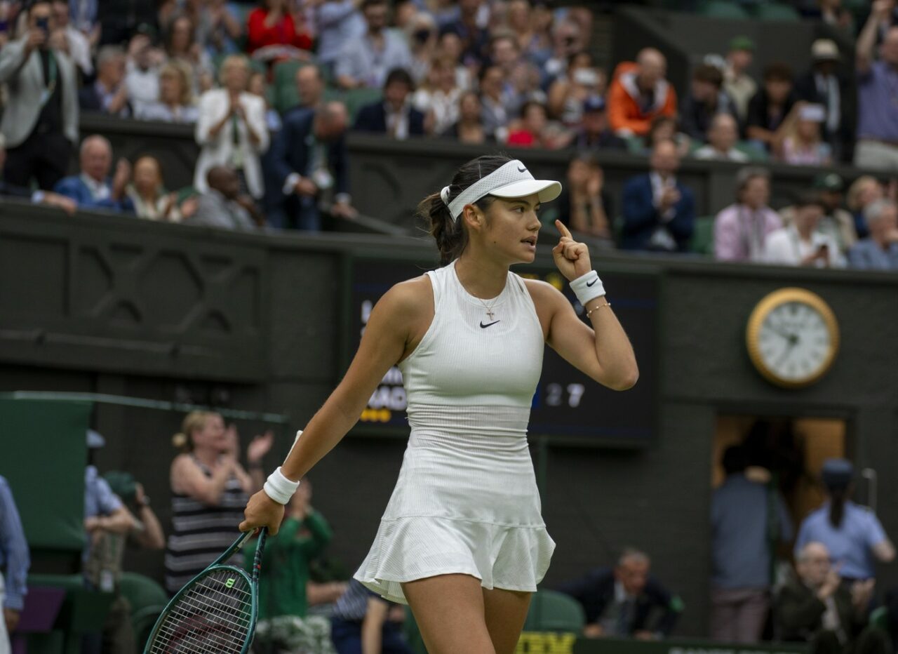 Emma Răducanu a fost ASPRU criticată pentru decizia de a se retrage din jocul de dublu mixt de la Wimbledon