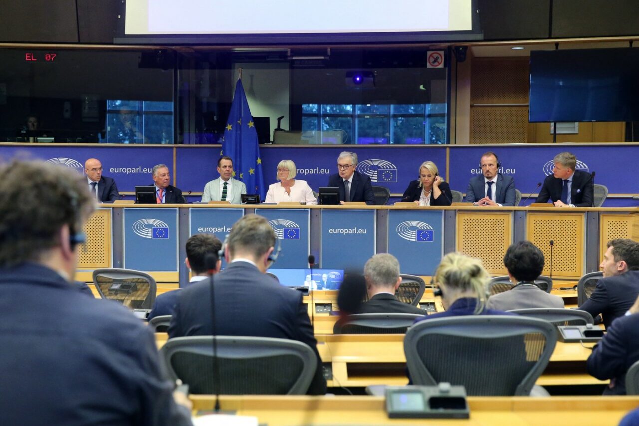 Mobilizarea Națională aderă la grupul „Patrioți pentru EUROPA”. Partidul francez preia conducerea formațiunii