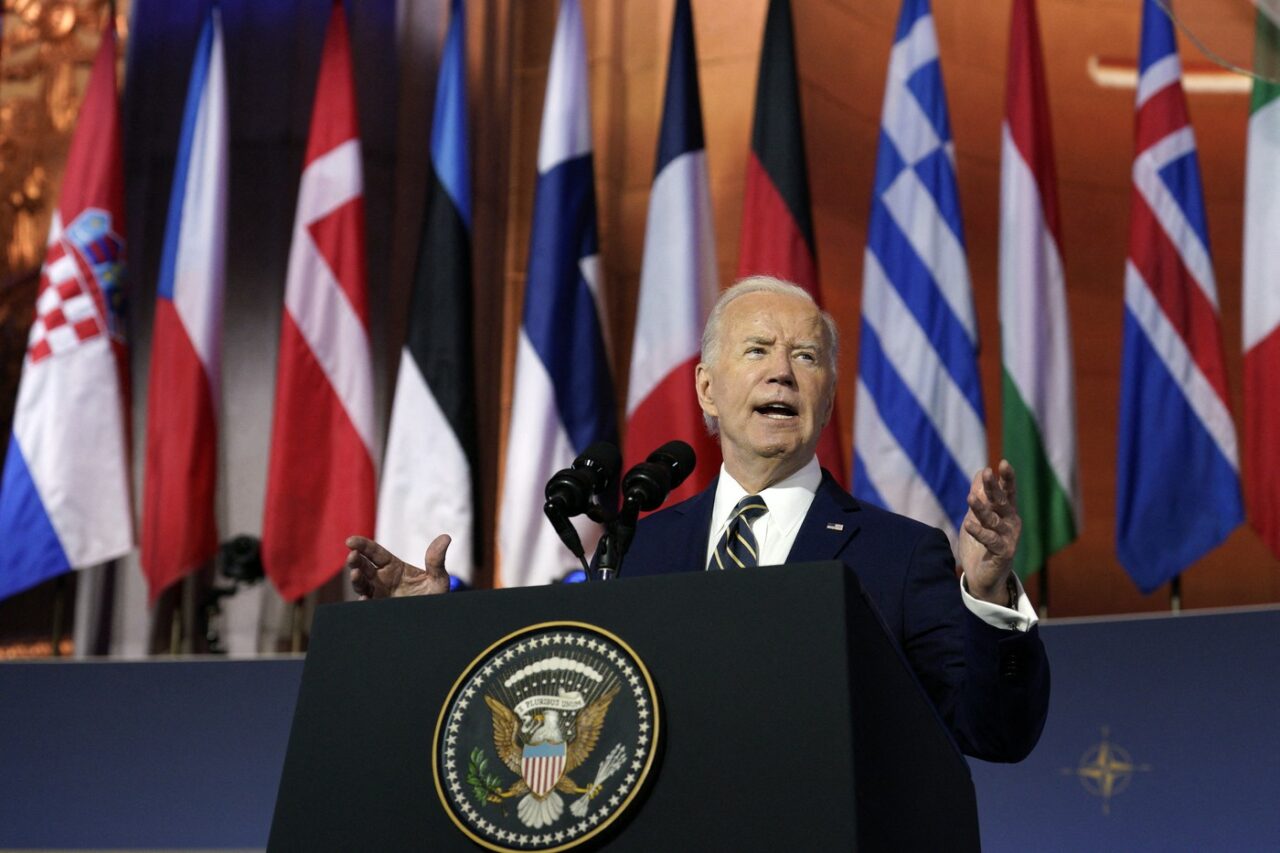 Biden anunță asistență militară, inclusiv din partea ROMÂNIEI, pentru Ucraina /Iohannis și Scholz semnalează că vor fi oferite sisteme suplimentare