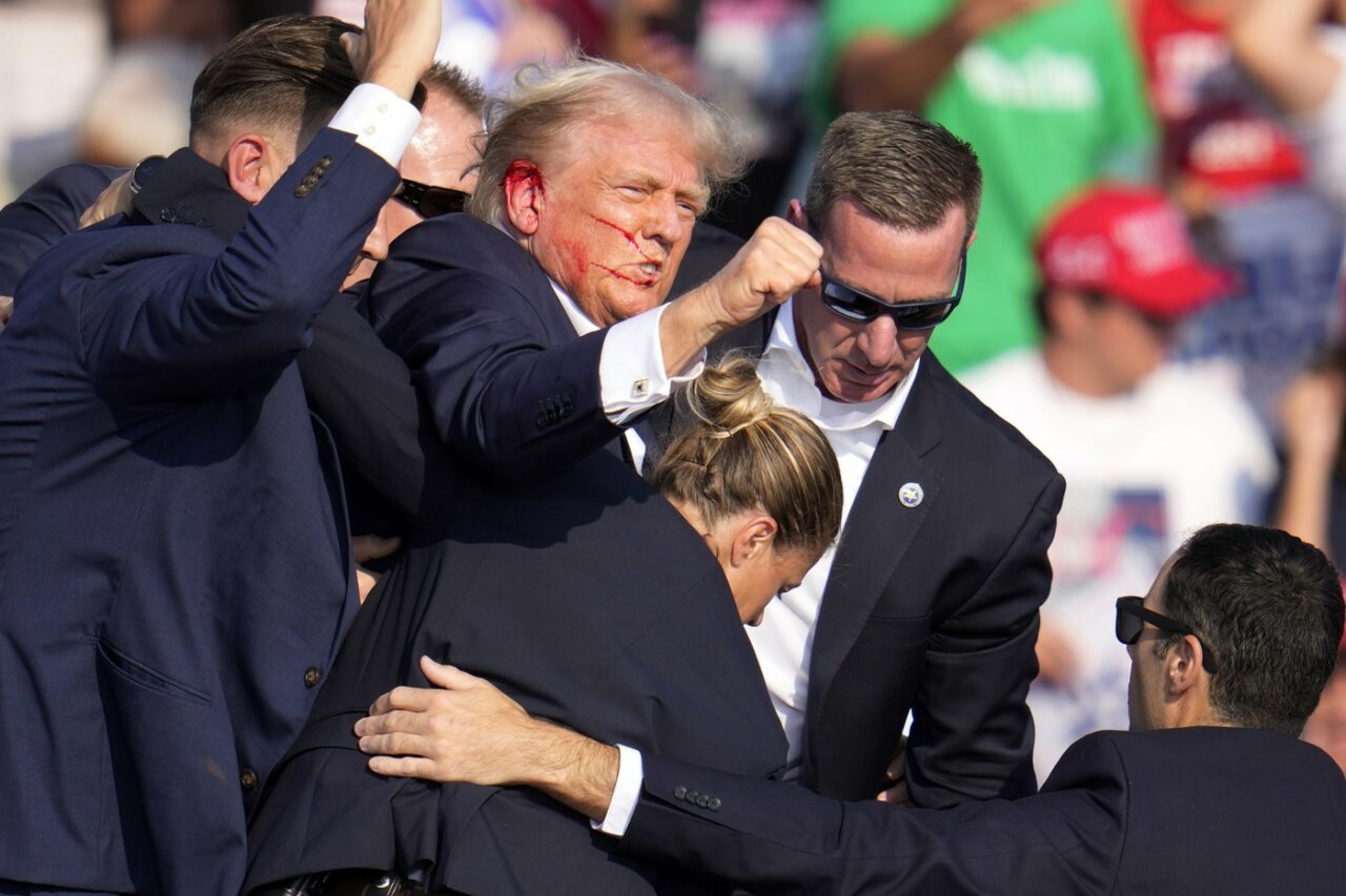 Ultimele cuvinte ale bărbatului ÎMPUȘCAT mortal la mitingul lui Trump. Motivul pentru care văduva sa refuză condoleanțele lui Joe Biden