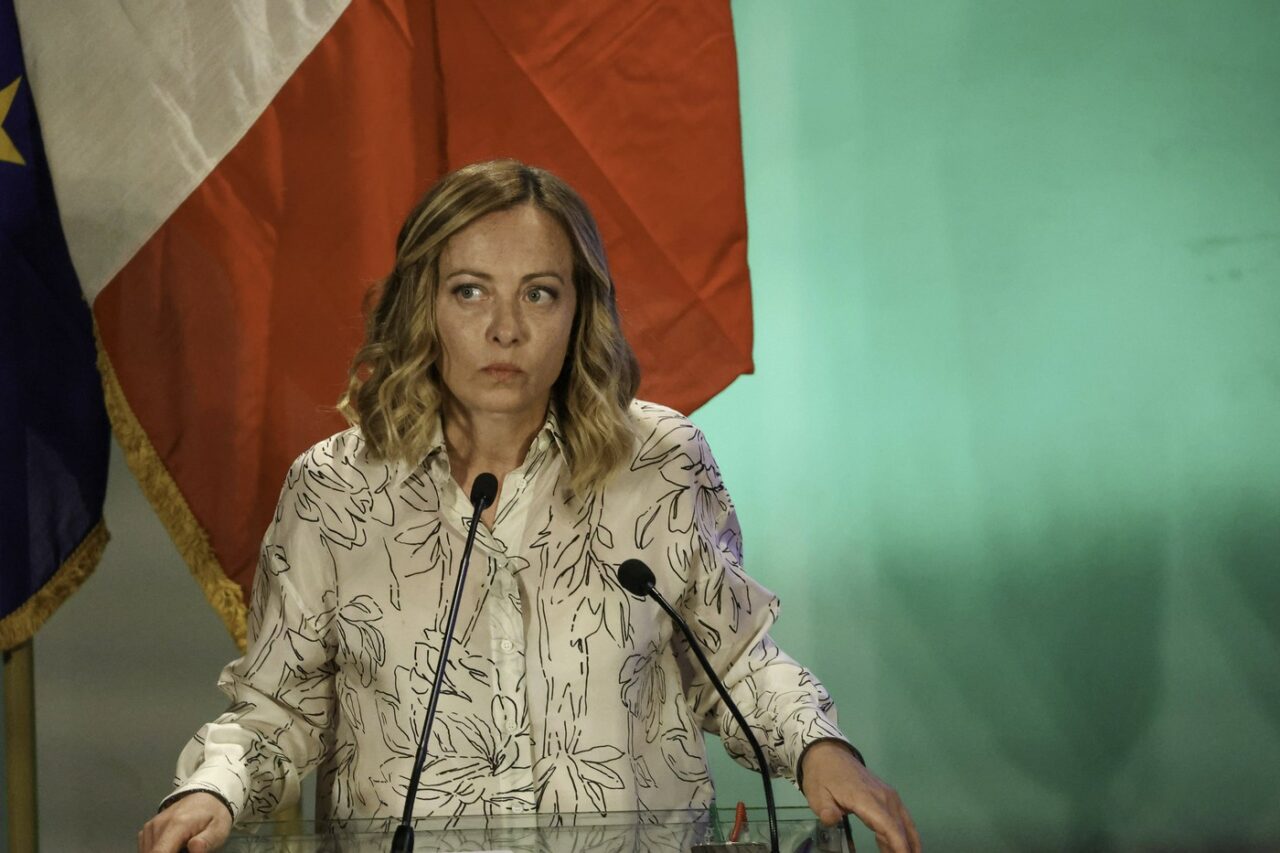 Jurnalistă din Italia, condamnată și obligată să plătească DESPĂGUBIRI după ce a ironizat înălțimea Giorgiei Meloni: „Nici măcar nu te văd”