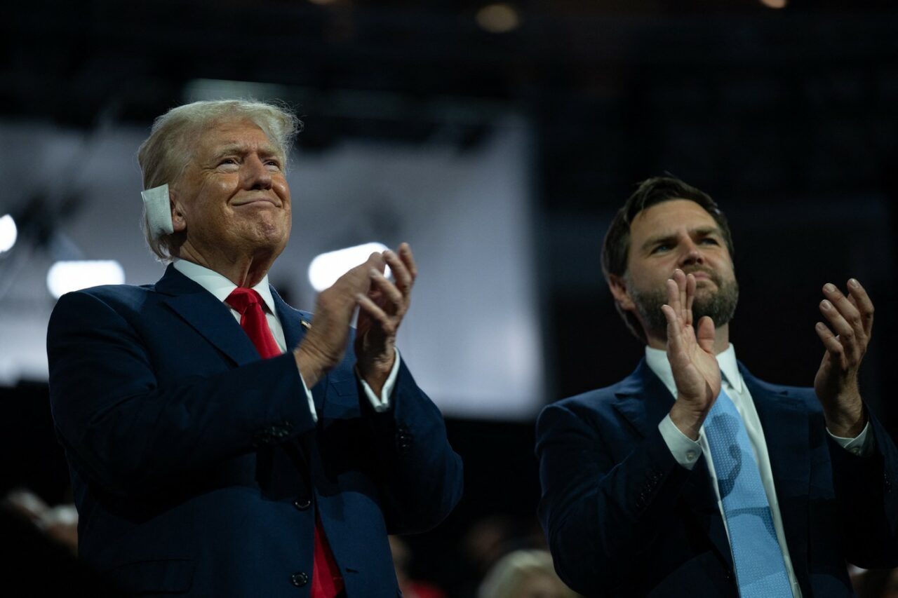 Prima apariție publică a lui Donald Trump după tentativa de asasinat. Fostul președinte al Americii a intrat în aplauzele publicului